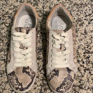 Dolce Vita sneakers Snakeskin print Size 8.5